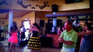 Родители отжигают на свадьбе (СМОТРЕТЬ ДО КОНЦА!!!)