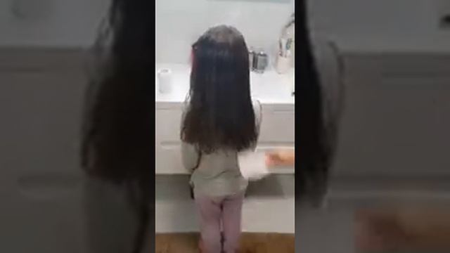 Как расчесать волосы ребёнку