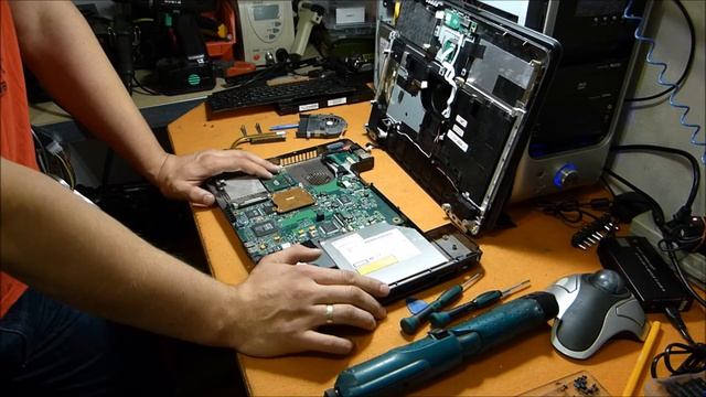 TOSHIBA A100 fejsbukowa pomoc | toshiba a100 disassembly and cleaning смотреть онлайн