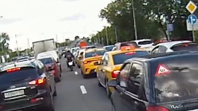 Suzuki V-Strom vs Ford Focus