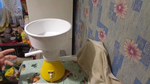 Сепаратор бытовой , для изготовления Сливок и Сметаны из нагретого до 40 градусов Молока. смотреть онлайн