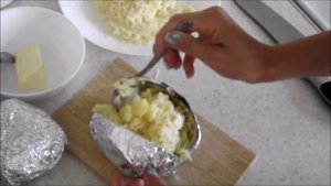 Картошка в фольге в духовке с сыром и начинкой