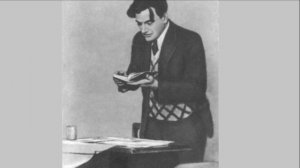 Читает  В  В  Маяковский «Необычайное приключение, бывшее с Владимиром Маяковским летом на даче»