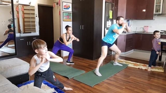 Как начать заниматься спортом дома с семьей