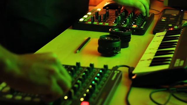 Alien proggre - Deception смотреть онлайн