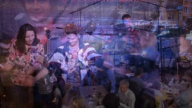 «Рыжая девчонка» Алексей Гончаров. Сл. и муз. Сергея Фалетенка. 9 октября 2021 АртПАБ смотреть онлайн