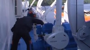 Спуск спасательных шлюпок теплохода