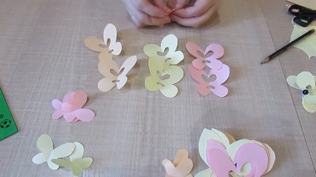 Делаем Украшение для интерьера из бабочек!