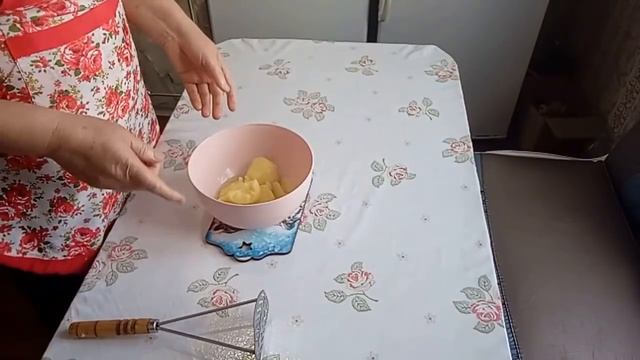 Посеяла петунию, лук// Блины картофельные.