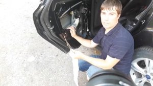Снятие дверных карт и проклейка дверей на Ford Focus 3
