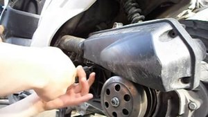Как открутить воздушный фильтр на скутере