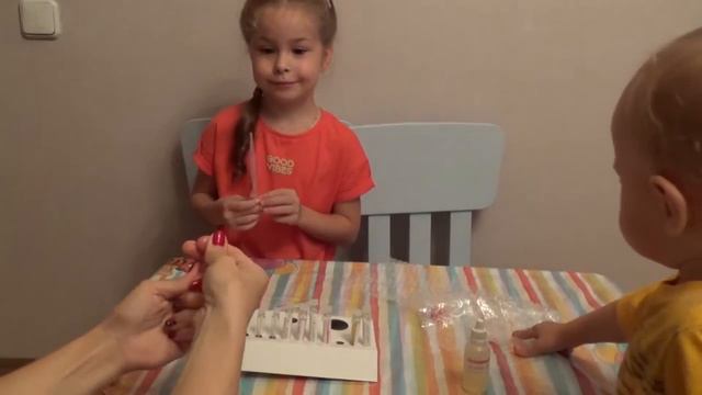 ДЕЛАЕМ ДУХИ САМИ. ДЕТСКИЙ ПАРФЮМЕРНЫЙ НАБОР "ЦВЕТОЧНЫЕ АРОМАТЫ".