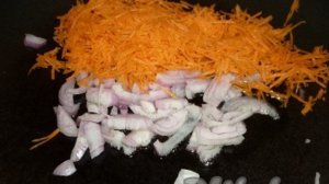 Рыба, тушёная с овощами в кастрюле
