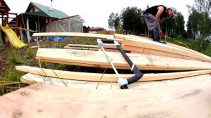 Парусный плот из бочек. День 3 - еще слой краски на бочки и обработка досок.