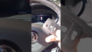 Как открыть и завести Skoda Octavia A7 с бесключевым доступом Kessy если села батарейка в ключе