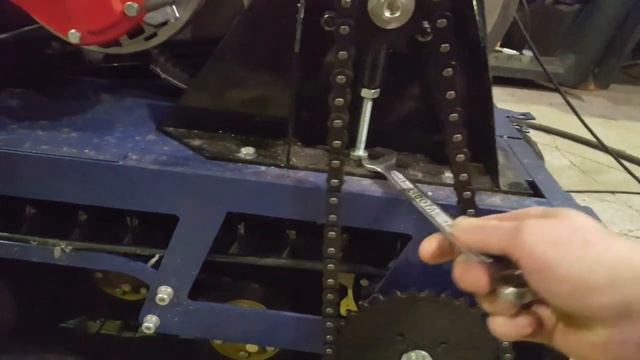 Как правильно натянуть цепь на мотобуксировщике БУРЛАК-М смотреть онлайн