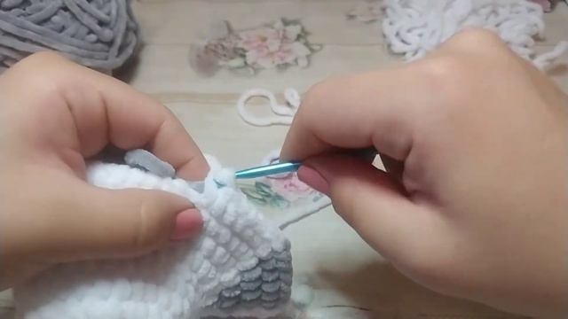 Пижамница Хаски вязанная крючком из плюшевой пряжи. Часть 2-ая.