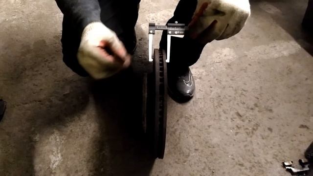 Замена тормозных дисков.. А пора ли менять??? Когда менять диски и как измерить износ правильно? смотреть онлайн