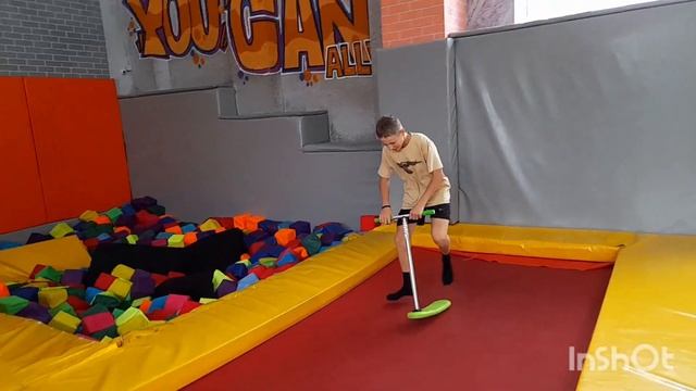 СХОДИЛИ В БАТУТКУ || Indo scoot || трюки на самокате смотреть онлайн