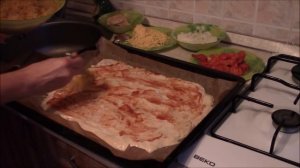 Как приготовить вкусную пиццу?  Пицца в духовке, просто объедение
