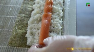 КАК ЛЕГКО СДЕЛАТЬ СУШИ С ЛОСОСЕМ: САМЫЙ ПРОСТОЙ РЕЦЕПТ