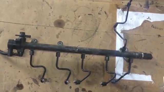 Топливная рейка в сборе с датчиками Mercedes w163 ML om612 A6120700095 смотреть онлайн