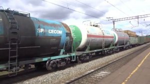 Электровоз ВЛ80С-1266 с грузовым поездом