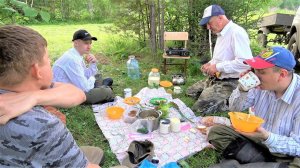 Наши славные  Сибирские покосы. От оводов нет спасу, такого еще не было.