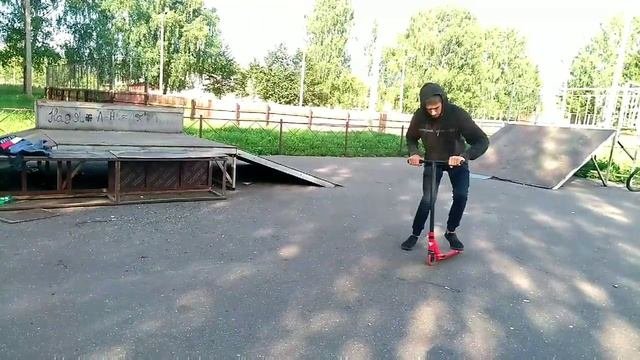 #трюковойсамокат// Как я за неделю научился кататься на трюковом самокате