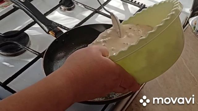ЛЕПЕШКИ НА КЕФИРЕ . ЛЕПЕШКИ С ЗЕЛЕНЫМ ЛУКОМ НА СКОВОРОДЕ.
