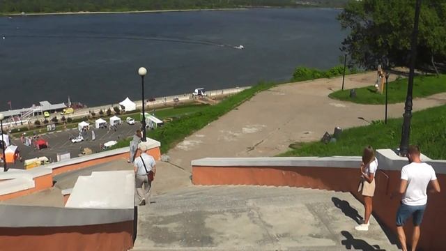 Нижний Новгород. Спуск по Чкаловской лестнице смотреть онлайн