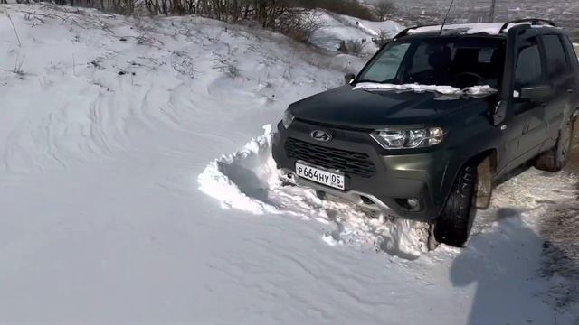 На ниве Тревел по сугробам #дагестан #нива #travel #niva #niva #offroad #махачкала #тревел #туризм смотреть онлайн