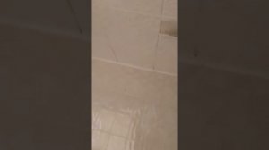 Как легко и быстро снять плитку с потолка.