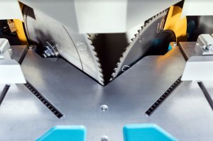 Yilmaz VK 420 пила для V-образной резки.