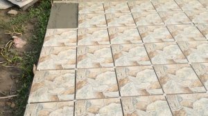 Пол из керамогранитной плитки в беседке