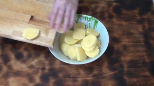 Приготовьте, это вкусно! Куриные крылья с картошкой на решётке.Готовим в духовке.