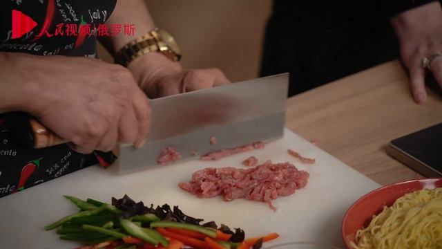 Яичная лапша с говядиной