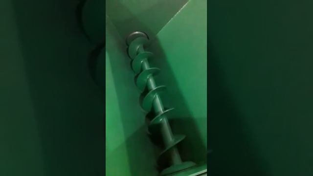 Шнековый смеситель резиновой крошки с полиуретановым клеем