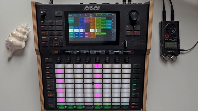 Akai Force live techno with only one sample pack [Dave Mech's From Dusk till Dawn] смотреть онлайн