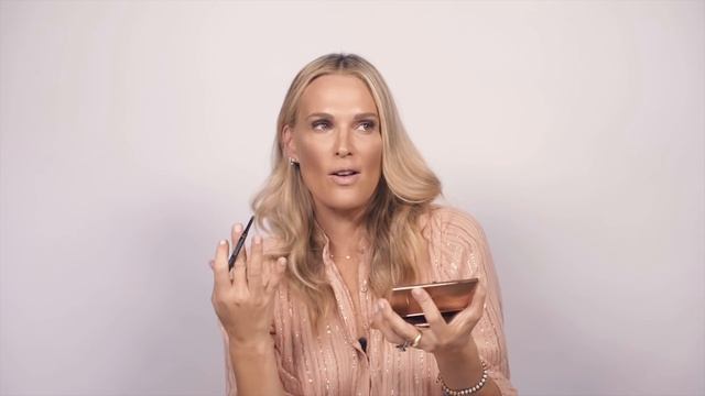Everyday Makeup Routine For A Winter Glow | Molly Sims смотреть онлайн
