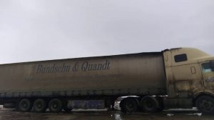 Отцеплять полуприцеп, глушу трубки перекидки и выдвигаюсь на место ремонта international 9800