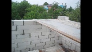 Показываем как залить перемычки, пилим блоки для опалубки армопояса