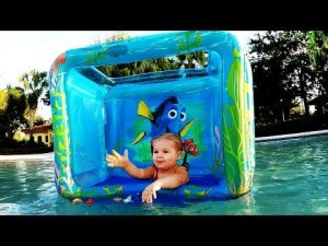 ✿ ДОРИ ТОНЕТ в Бассейне В Поисках Дори Конфеты Finding Dory Toys from the movie Finding Dory pool