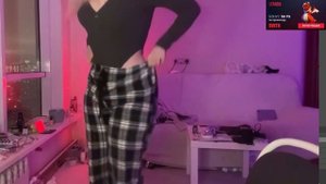 СВЕТА СОЛЛАР СПАЛИЛА КИСКУ НА СТРИМЕ