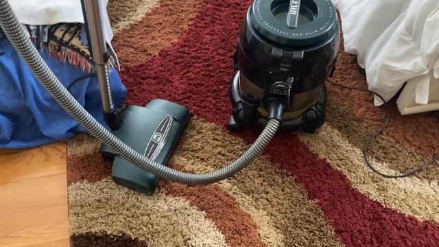 2005 Hyla NST Water Filtration Vacuum Cleaner смотреть онлайн