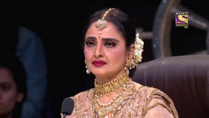 "हंसते हंसते कट जाए रस्ते" गाने के Act ने किया Rekha को Shock! | Super Dancer Chapter 3