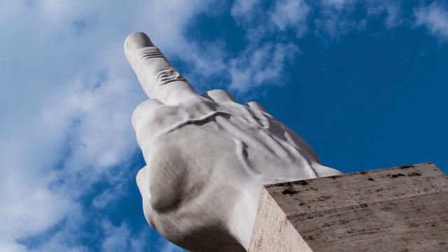 L' arte che guarda al domani - Capitolo 3 - Maurizio Cattelan