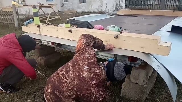 Как мы строим автономный дом на колесах / Автодом своими руками / Tiny house смотреть онлайн