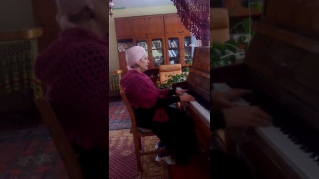 песня узницы концлагеря - поет ее дочь смотреть онлайн