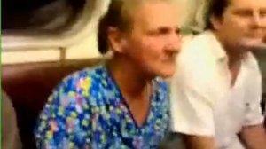 Бабушка исполняет гриндайзер